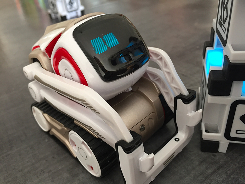 Cozmo le petit robot